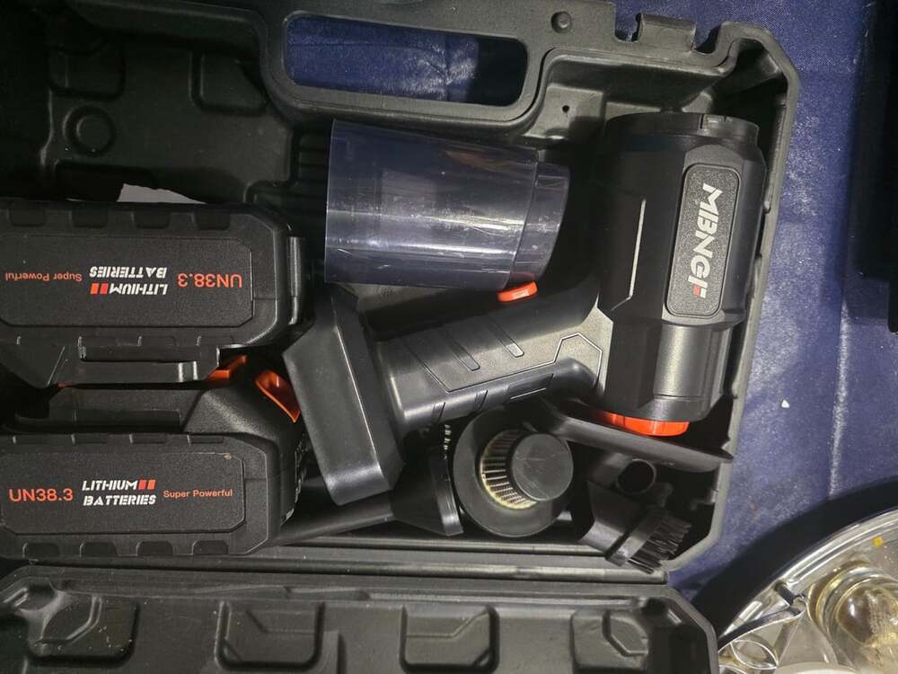 Mbngf 18V cordless handheld vacuum with 2 batteries